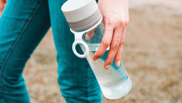 How to clean a water bottle to prevent germs and bacteria