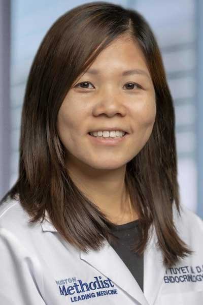 headshot of Anh Vu, DO