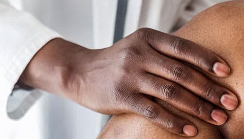 doctor's hand holding knee