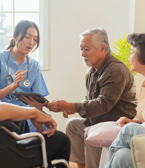 Nurse_talking_Elderly_Group